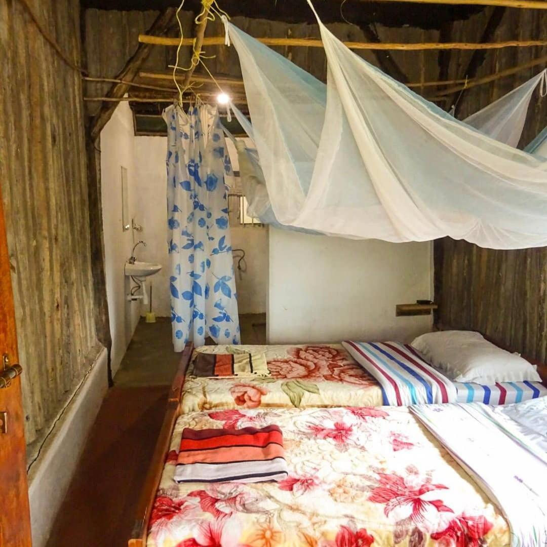 Dave The Cave Eco Lodge And Cultural Campsite Rubirizi Exterior photo